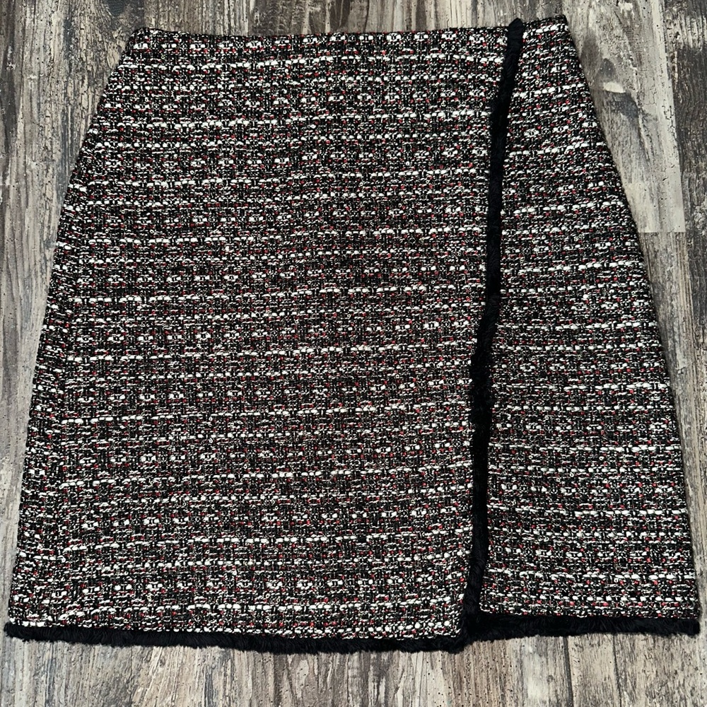 Loft Women’s Mini Tweed Skirt Black/Red/White With Gold Metallic Sparkle Size 2
